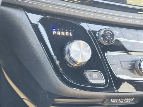 Used 2024 Chrysler Pacifica Limited image 33