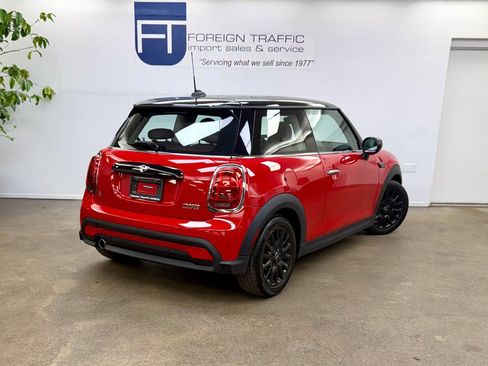 Used 2022 MINI Cooper 2-Door Hardtop w/ Premium Package image 30
