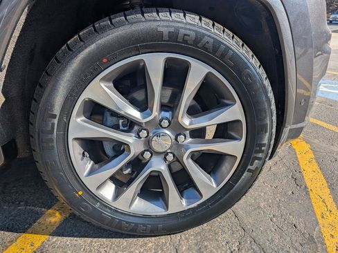 Used 2018 Jeep Grand Cherokee Overland image 10