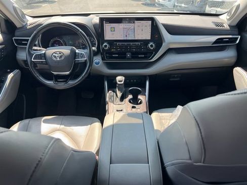 Used 2021 Toyota Highlander Platinum AWD/4WD image 10