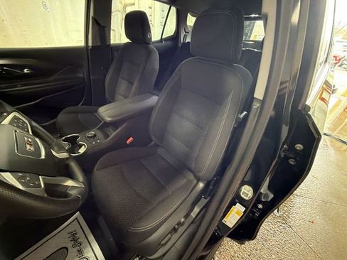 Used 2024 GMC Terrain SLE w/ Driver Convenience Package image 11