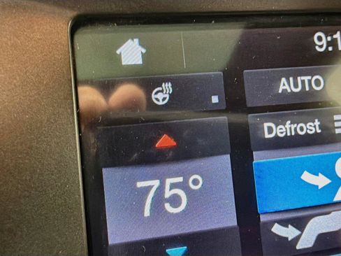 Used 2017 Ford Explorer XLT w/ Equipment Group 202A AWD/4WD image 41