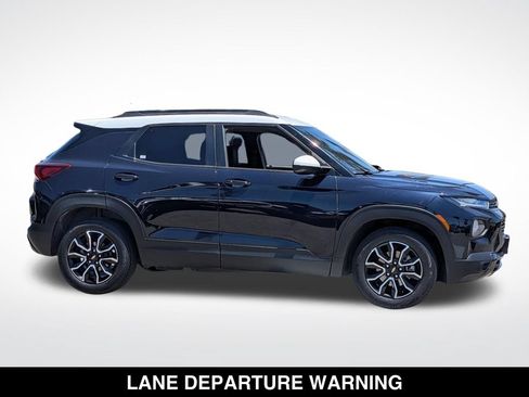 Used 2021 Chevrolet TrailBlazer ACTIV w/ Technology Package FWD image 6