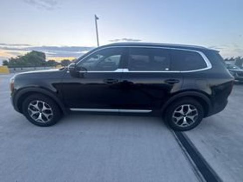 Used 2022 Kia Telluride EX FWD image 2