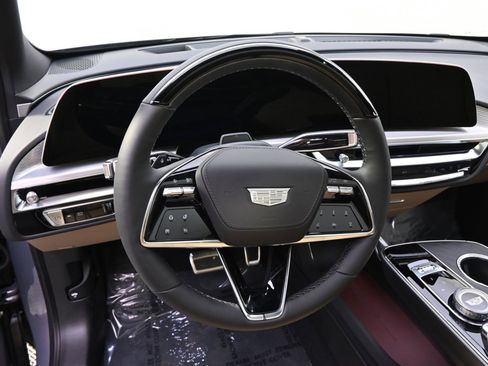 New 2025 Cadillac Lyriq Luxury image 12