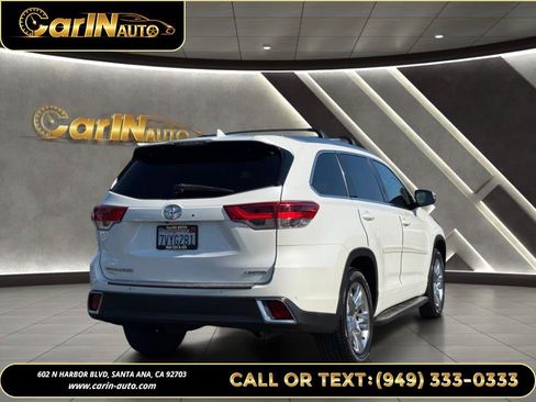 Used 2017 Toyota Highlander Limited Platinum FWD image 5