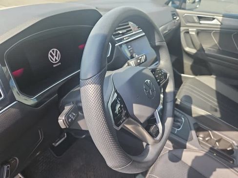 Used 2022 Volkswagen Tiguan SE R-Line FWD image 9