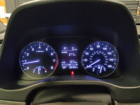 Used 2017 Hyundai Elantra SE image 23