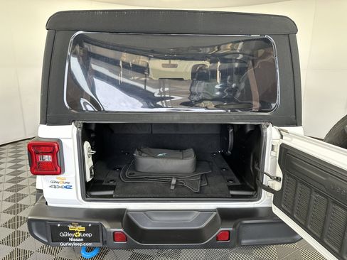 Used 2022 Jeep Wrangler Unlimited Sahara w/ Cold Weather Group image 14