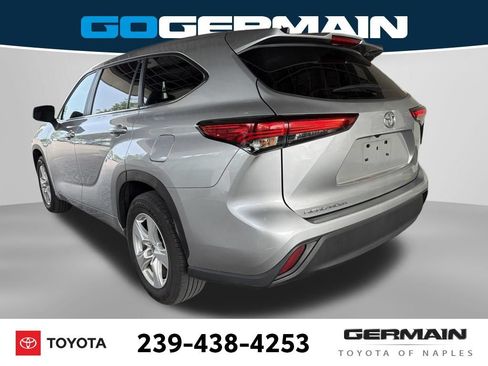 Used 2023 Toyota Highlander L FWD image 4