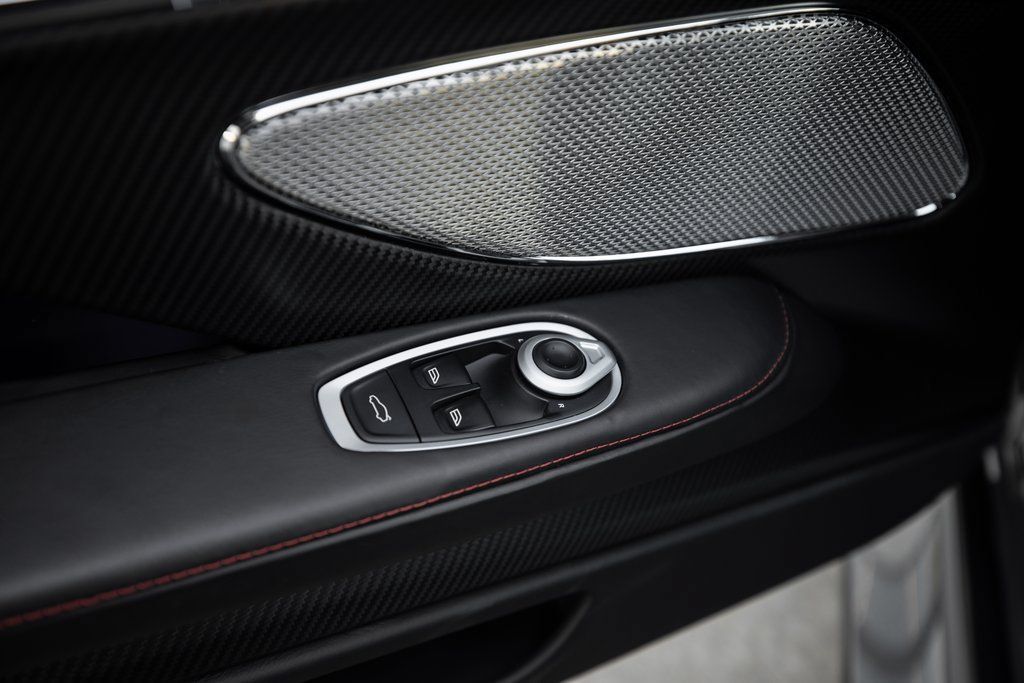 Used 2025 Aston Martin DB12 Coupe RWD image 26