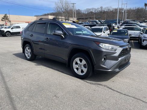 Used 2020 Toyota RAV4 XLE w/ Convenience Package image 6