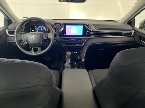 Used 2025 Toyota Camry LE w/ Convenience Package FWD image 31