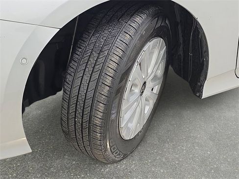 Used 2020 Toyota Prius LE image 29