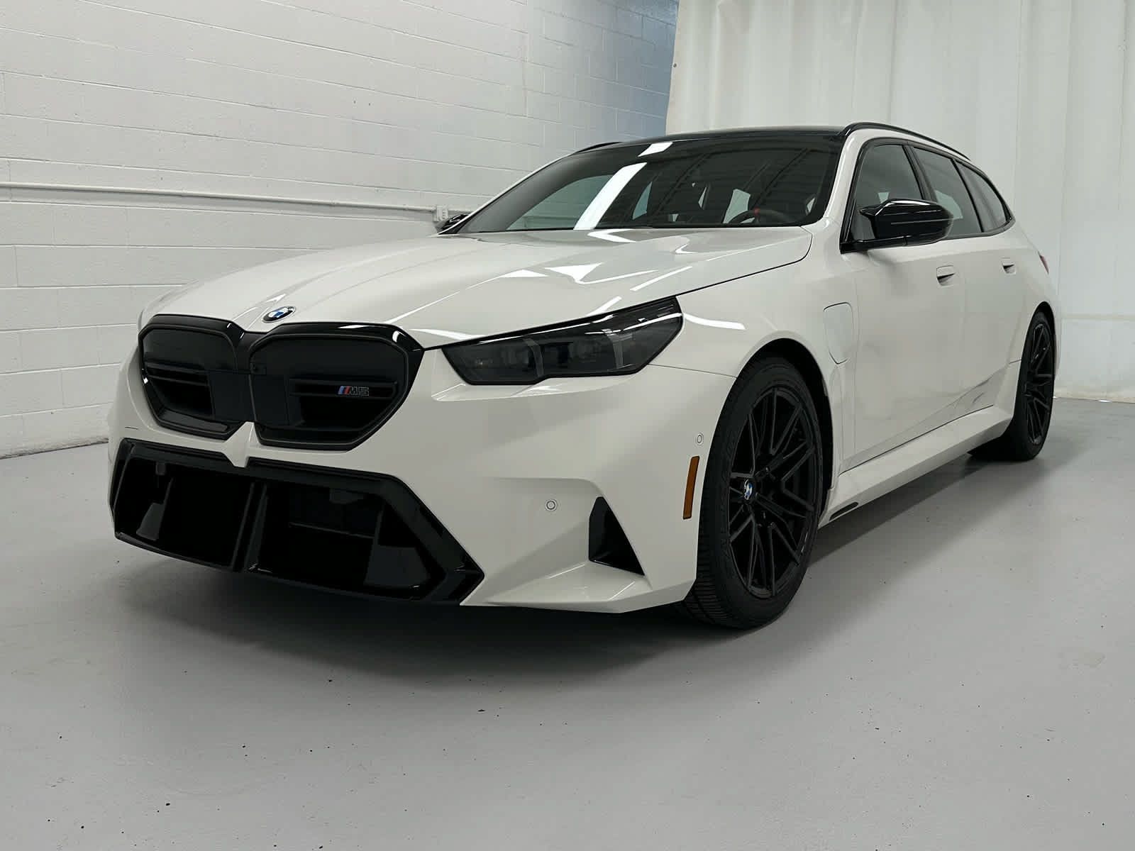 Used 2026 BMW M5 Touring AWD/4WD image 4