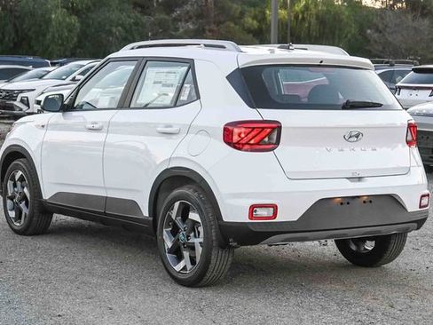 Used 2026 Hyundai Venue SEL FWD image 8
