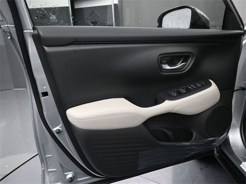 New 2026 Honda HR-V LX image 3