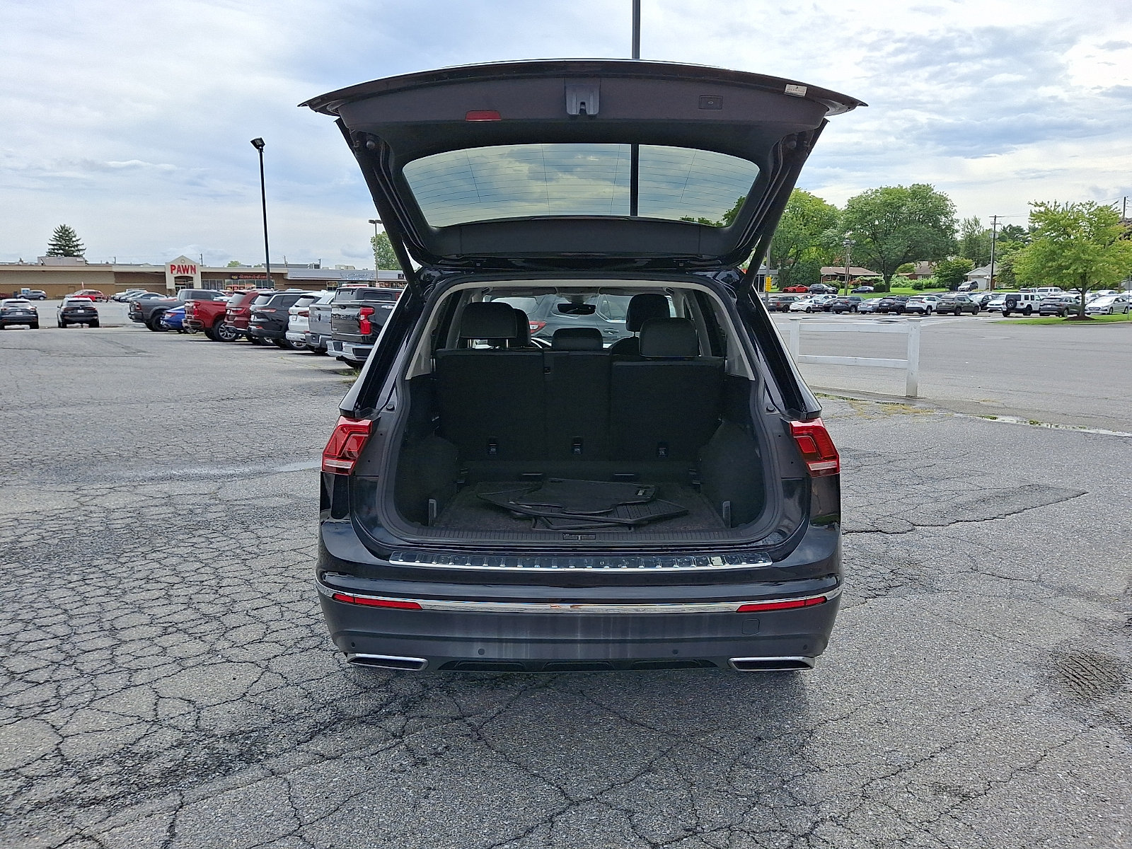Used 2021 Volkswagen Tiguan SEL AWD/4WD image 28