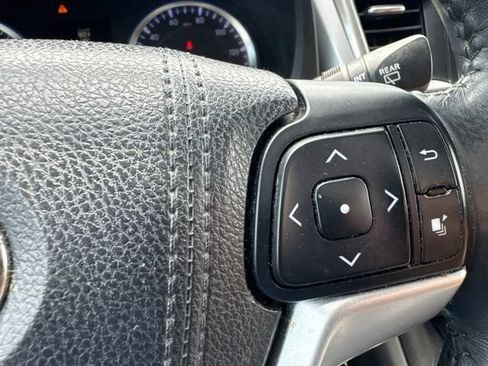 Used 2016 Toyota Highlander XLE FWD image 13