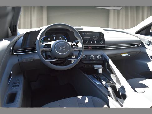 New 2026 Hyundai Elantra SE image 12