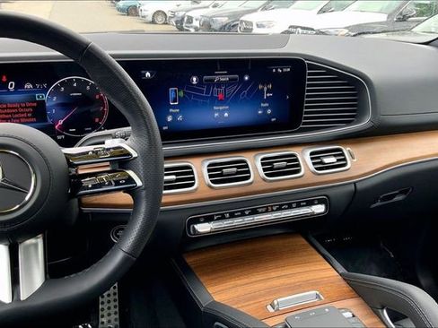 Used 2025 Mercedes-Benz GLS 450 4MATIC image 5