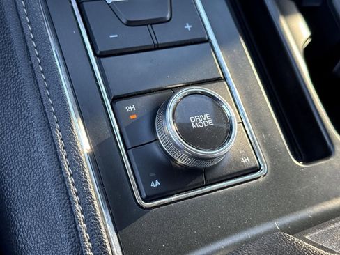 Used 2024 Ford Expedition XLT image 35