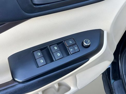 Certified 2017 Toyota Highlander XLE FWD image 10