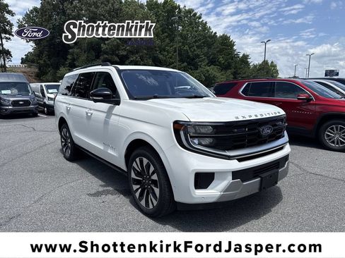 Used 2025 Ford Expedition Platinum w/ Driver's Package AWD/4WD image 1