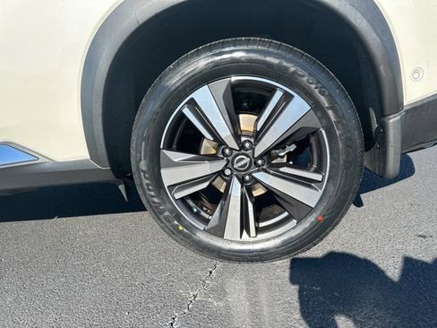 Used 2023 Nissan Rogue SL w/ SL Premium Package image 32