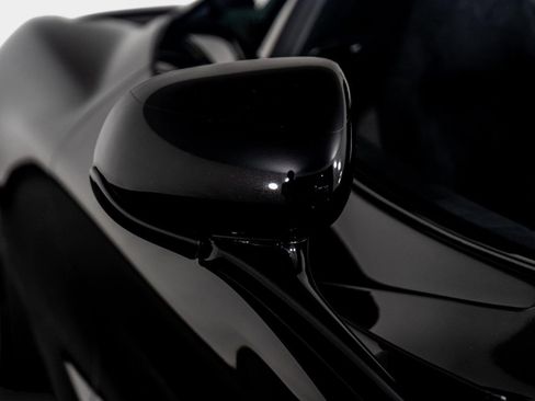 Used 2024 McLaren 750S Spider image 31