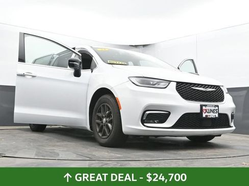 Used 2024 Chrysler Pacifica Touring-L FWD image 69