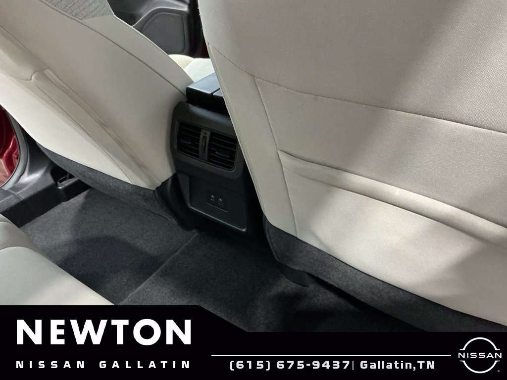 Used 2023 Nissan Rogue SV FWD image 14