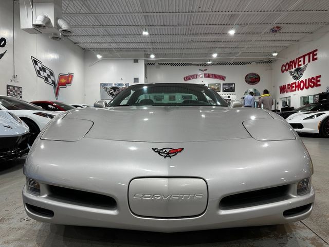 Used 2004 Chevrolet Corvette Coupe w/ Preferred Equipment Group RWD image 31