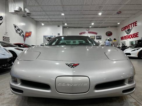 Used 2004 Chevrolet Corvette Coupe w/ Preferred Equipment Group RWD image 31