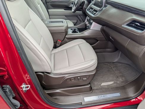 Used 2023 GMC Yukon SLT w/ SLT Premium Package image 28