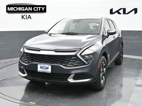Used 2023 Kia Sportage LX image 1
