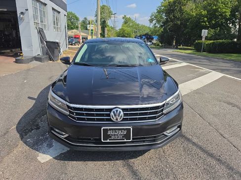 Used 2018 Volkswagen Passat 2.0T SE w/ SE Lighting Package FWD image 2