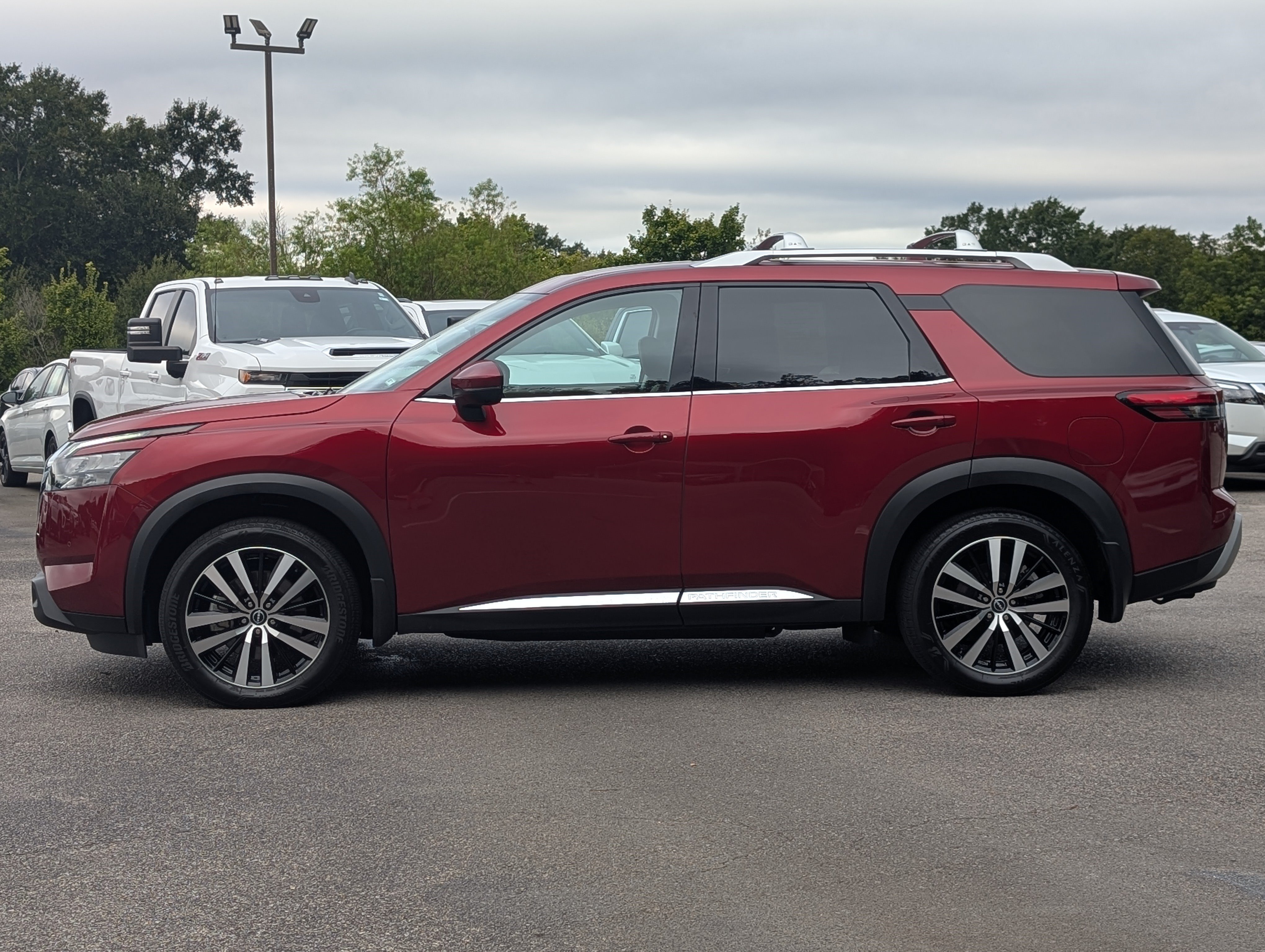 Used 2025 Nissan Pathfinder Platinum w/ Cargo Package FWD image 6