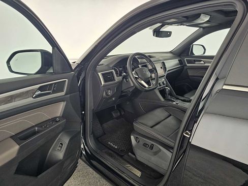 Used 2021 Volkswagen Atlas Cross Sport SE w/ Panoramic Sunroof Package FWD image 19