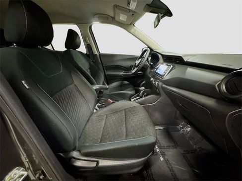 Used 2021 Nissan Kicks S image 32