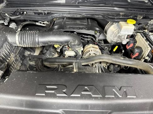 Used 2019 RAM 1500 Laramie AWD/4WD image 9