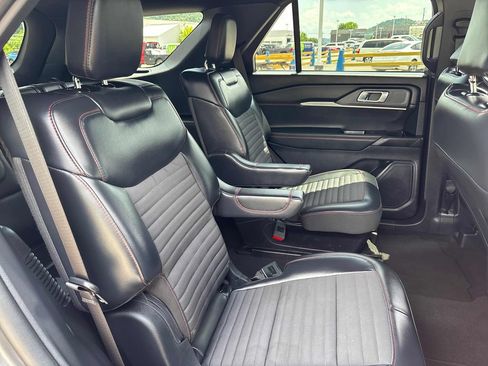 Used 2025 Ford Explorer ST-Line AWD/4WD image 29