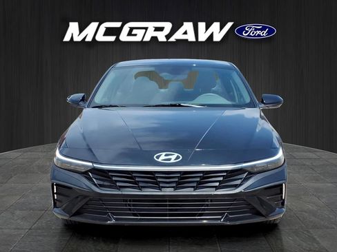 Used 2025 Hyundai Elantra Hybrid FWD image 2