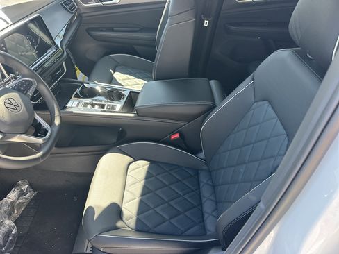 New 2026 Volkswagen Atlas Cross Sport SEL Premium R-Line image 17