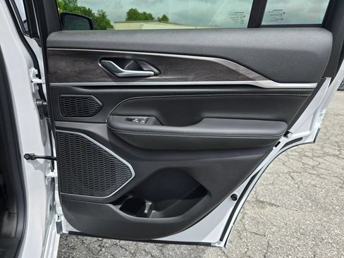 New 2026 Jeep Grand Cherokee Limited AWD/4WD image 38