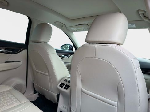 Used 2023 Buick Envision Avenir FWD image 27