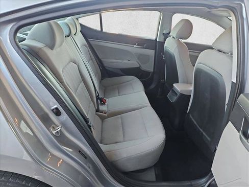 Used 2017 Hyundai Elantra SE FWD image 18