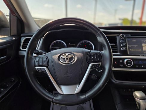 Used 2018 Toyota Highlander XLE image 14