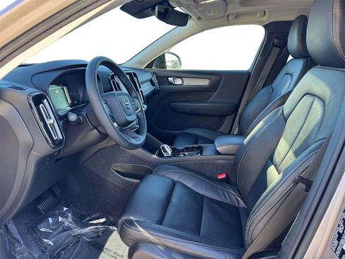 Certified 2023 Volvo XC40 B5 Plus w/ Climate Package image 11