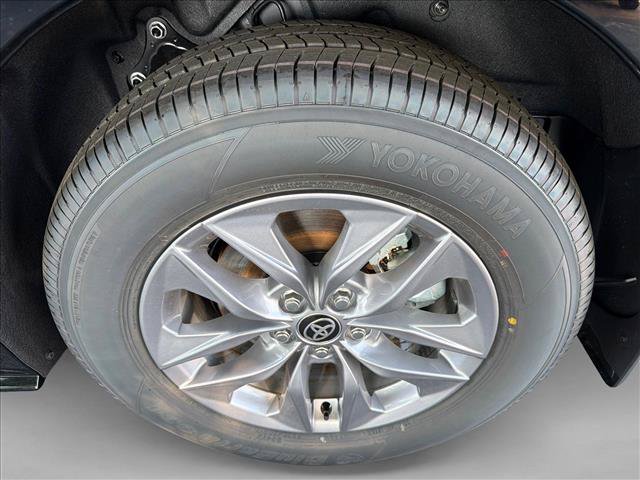 Used 2026 Toyota Sienna XLE FWD image 19